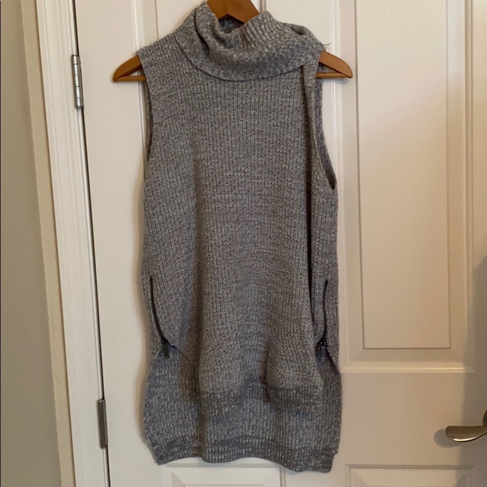 Calvin Klein sleeveless turtleneck (M)